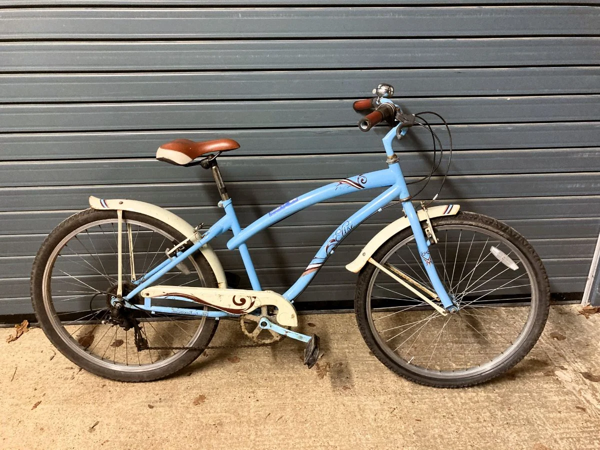 Elise Classic Ladies bike Sky Blue & White Refurbished Bicycle - 26 inch