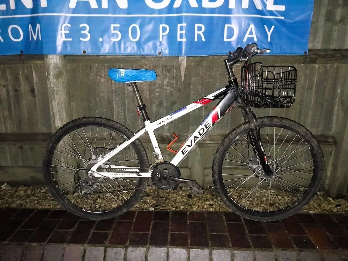 Apollo Evade White & Black Refurbished Bicycle - 26 inch