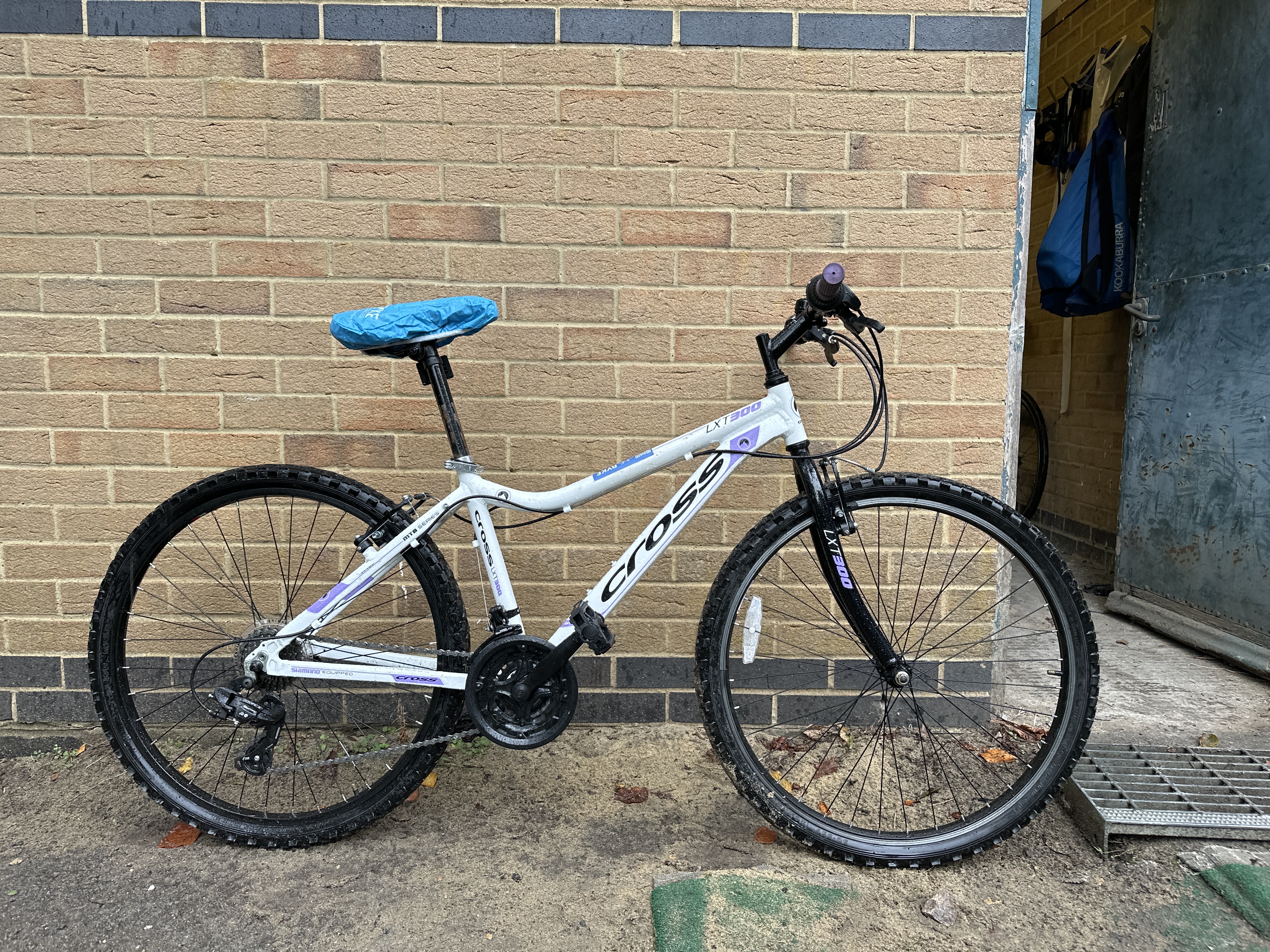 Cross LXT 300 White Refurbished Bicycle - 26 inch