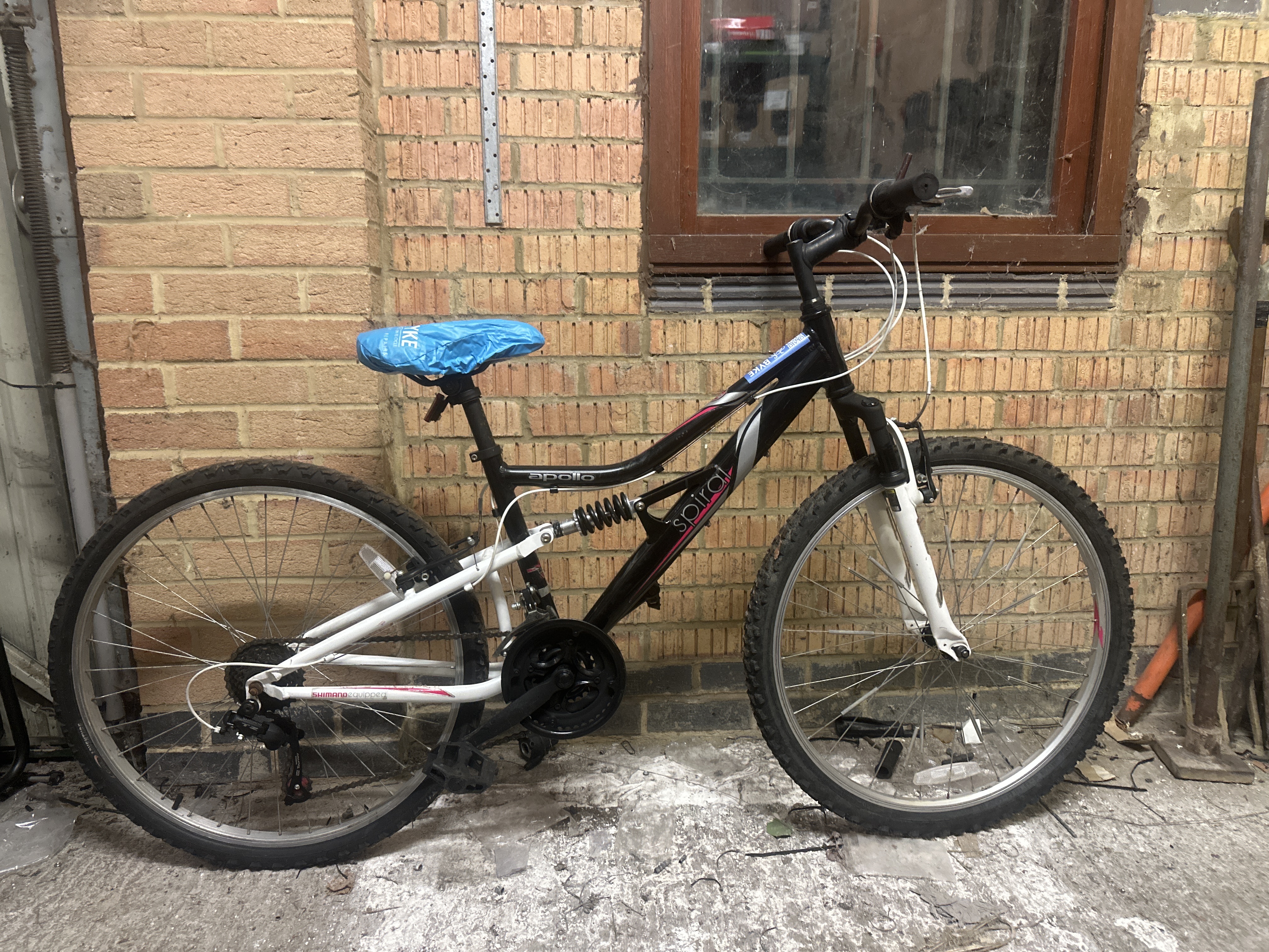 Apollo Spiral Black Refurbished Bicycle - 26 inch