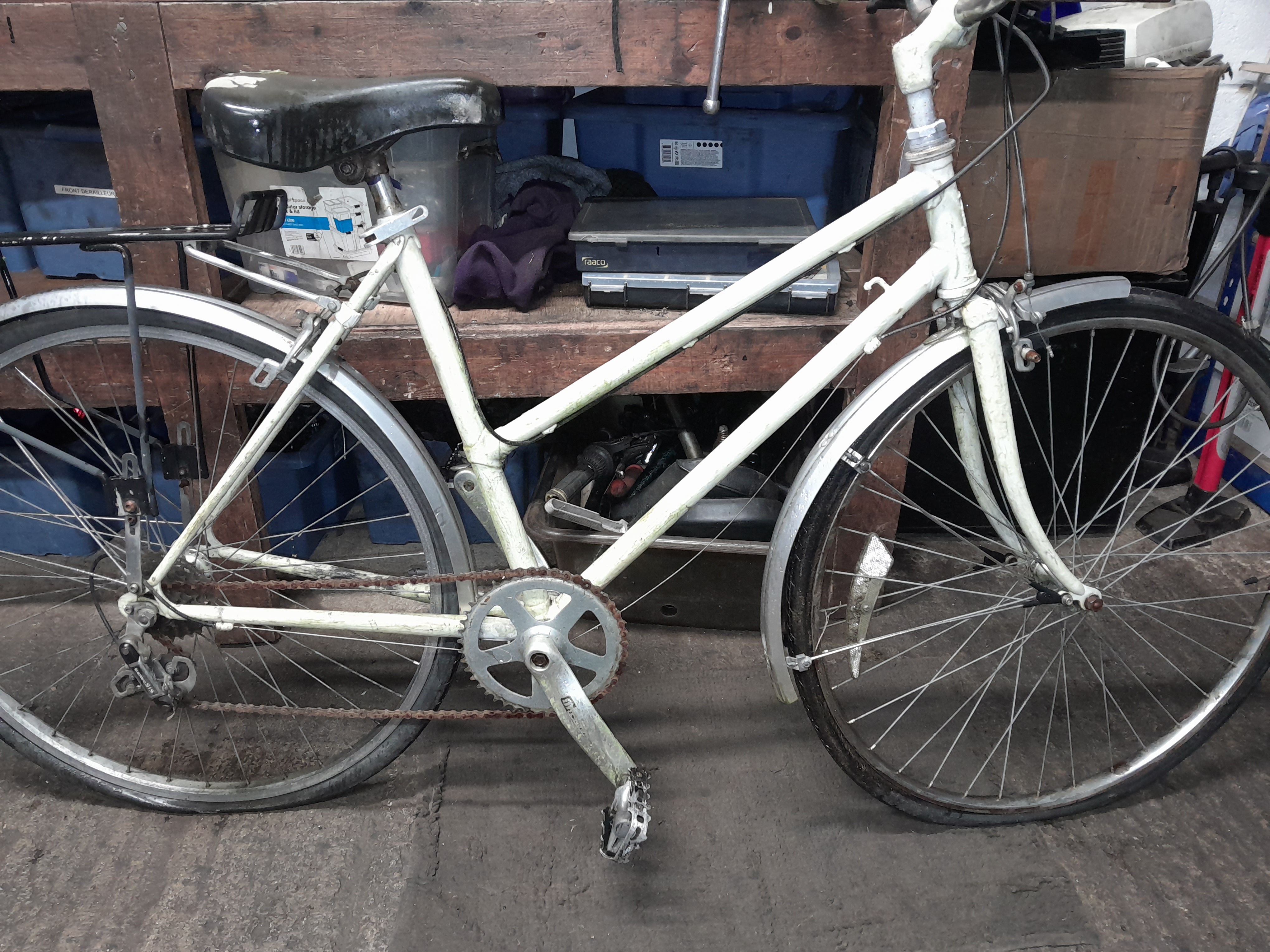 Unbranded Unbranded White Refurbished Bicycle - 28 inch