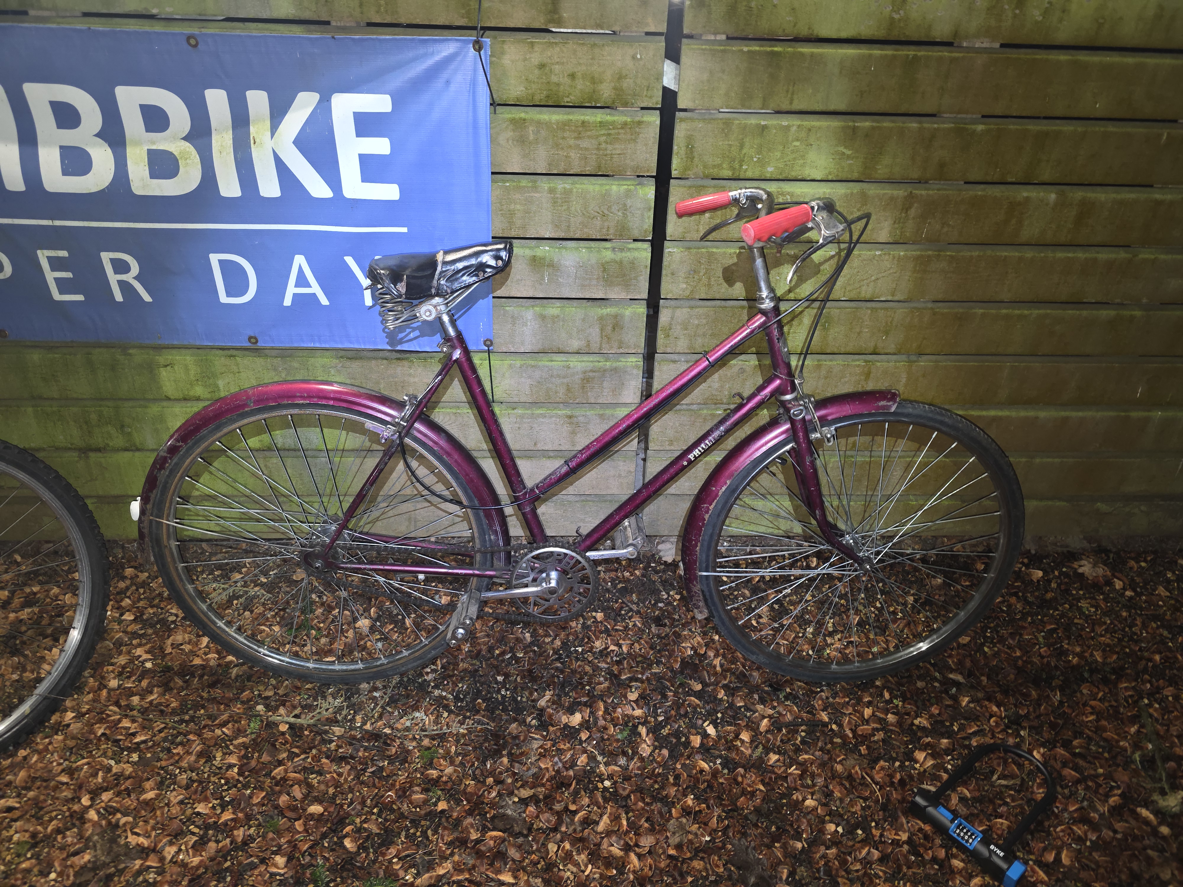 Philips Vintage Purple Refurbished Bicycle - 26 inch