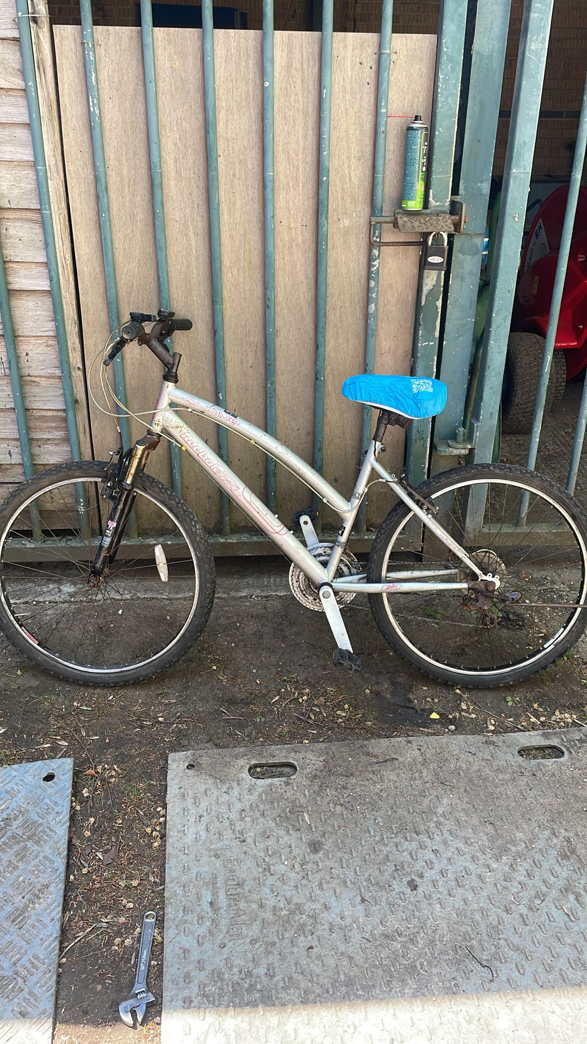 Rebook Evolve Cream Refurbished Bicycle - 26 inch