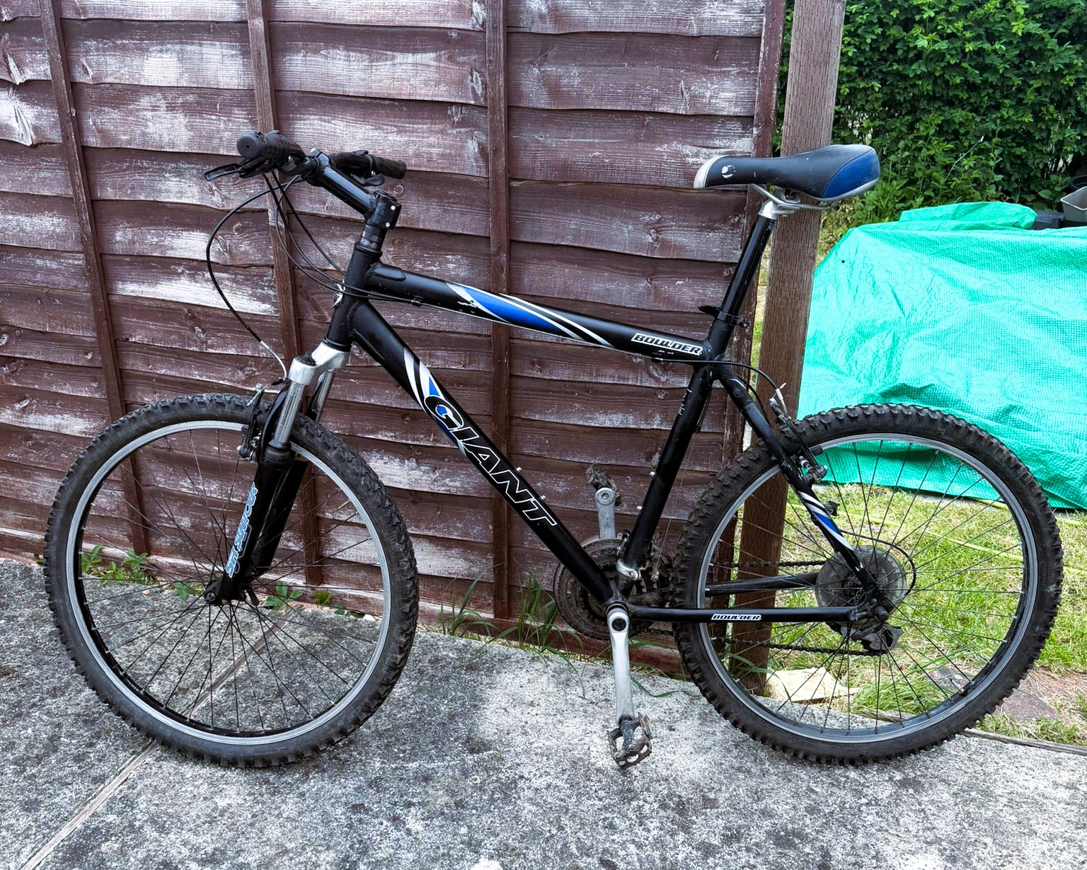 Giant Boulder Aluxx Hardtail MTB Black Refurbished Bicycle - 26 inch
