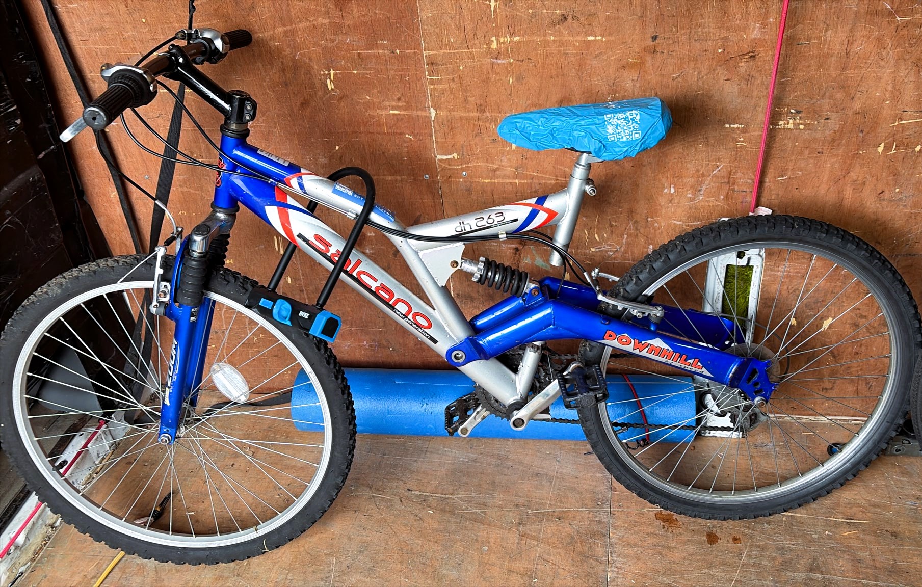 Salcano DH 263 Downhill-Style MTB Blue & Silver Refurbished Bicycle - 26 inch