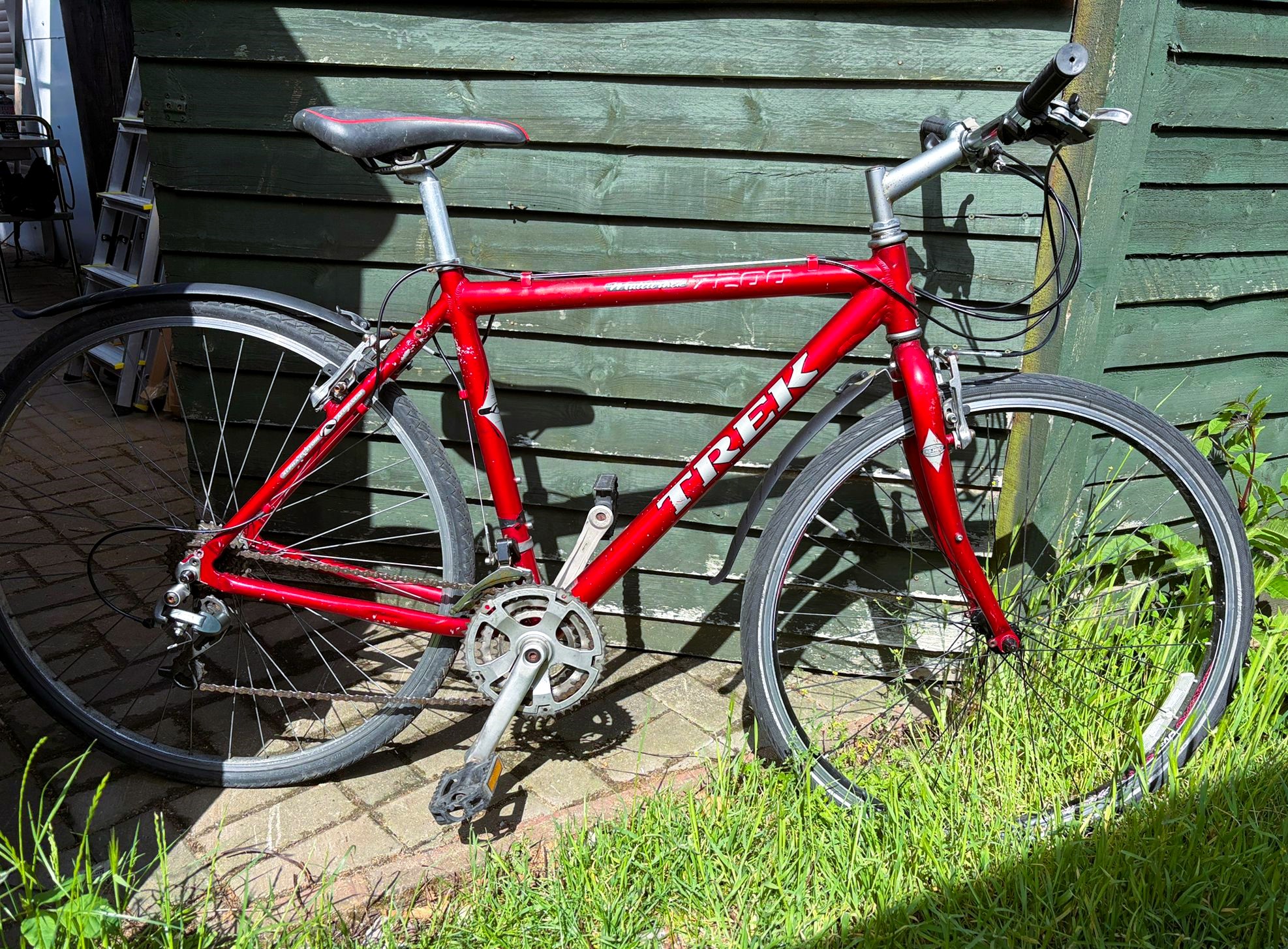 Trek Multitrack 7200 Red Refurbished Bicycle - 28 inch