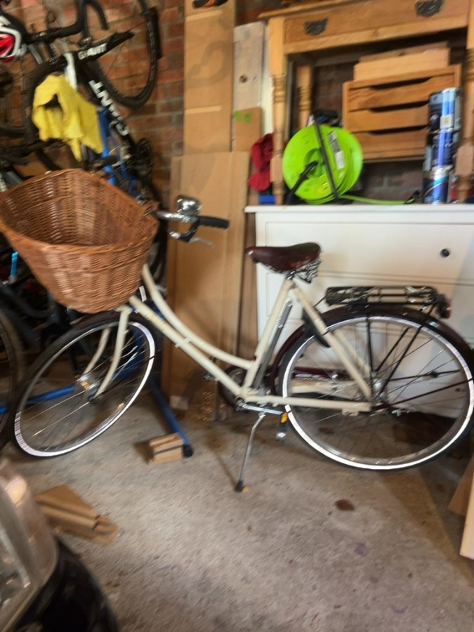 Pashley City bike Cream Refurbished Bicycle - 26 inch